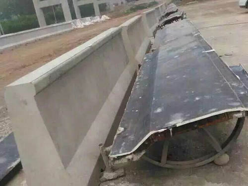 高速公路防撞墙开云在线客服.jpg